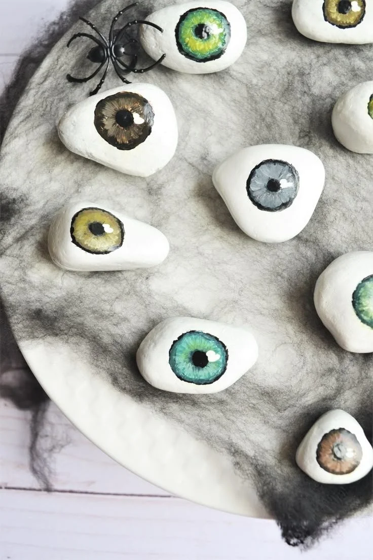 DIY Halloween Decorations: Spooky Tray of Eyeballs! - Making Things is Awesome
